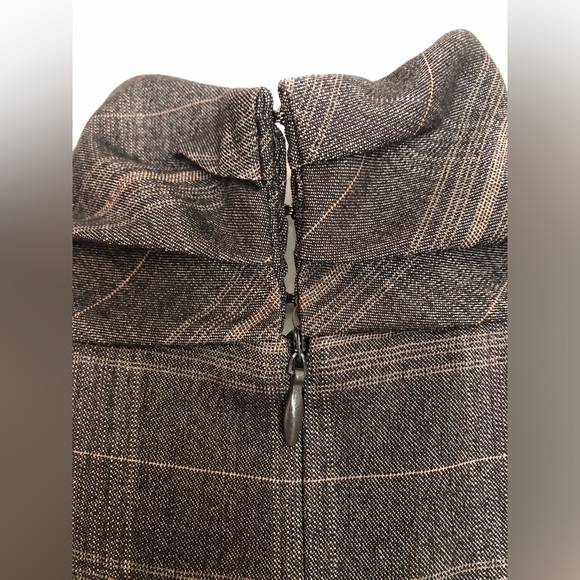 Tahari Gray Plaid Fit and Flare Cowl Neck Cap Sleeve Dress 6 - Picture 5 of 6